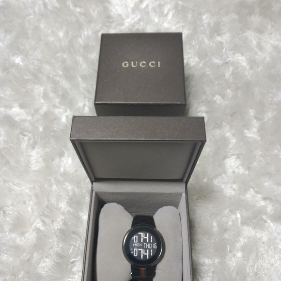 Unisex Gucci Watch - Picture 3 of 9